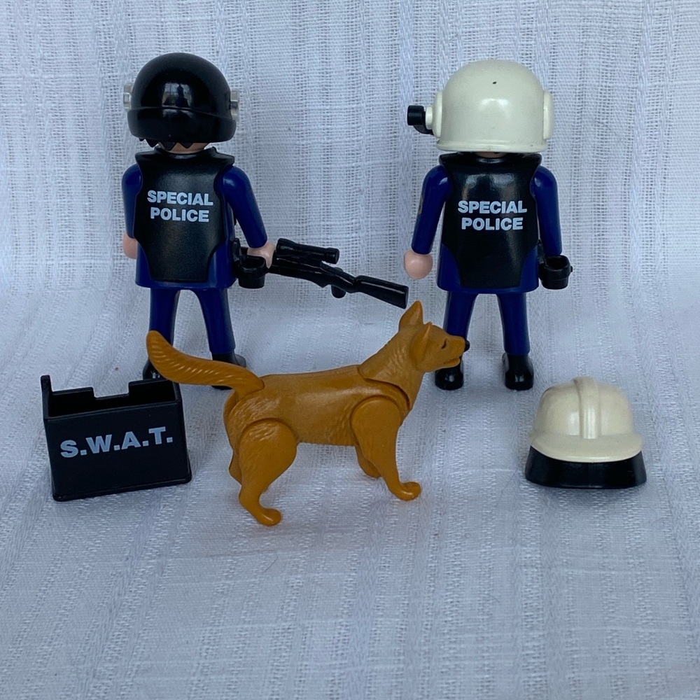 PLAYMOBIL Special Police SWAT Set - 2 Figures With German Shepherd & Accessories - Picture 2 of 8